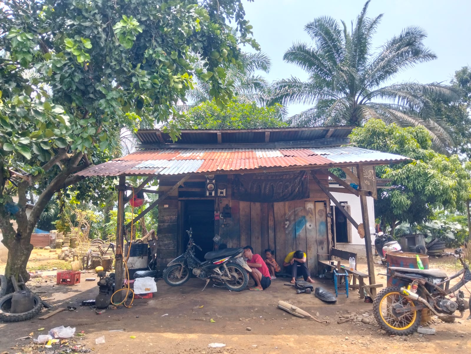 Bengkel Motor & Servis Dusun